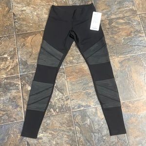 Lulu Rocket 🚀 Tight size 6 BNWT black